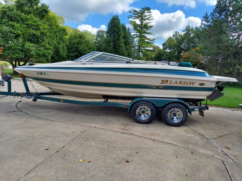 Larson Ski Boats For Sale by owner | 2002 21 foot Larson LXI